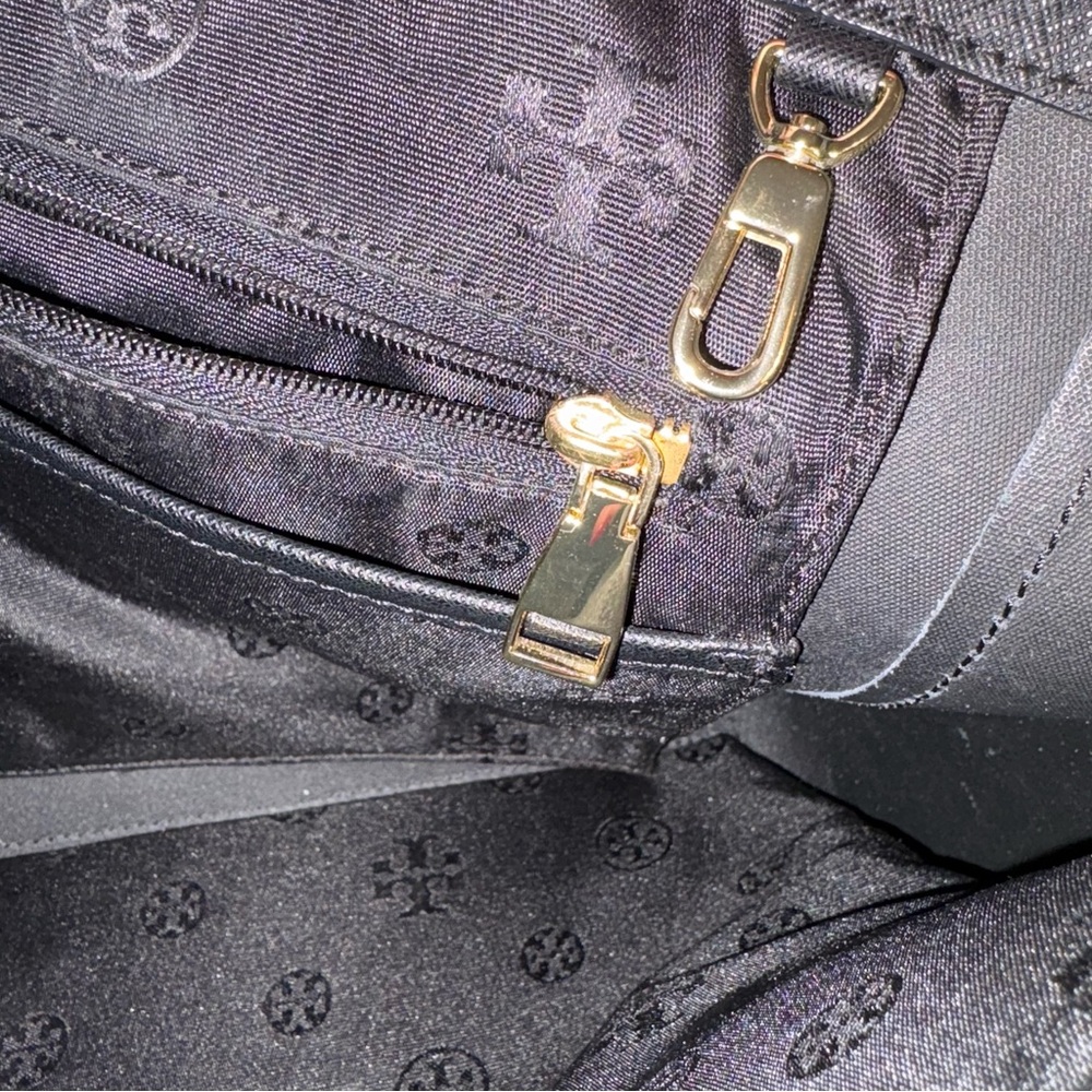 ❌SOLD!❌ $320 Tory Burch York Tote Black Saffiano Leather size Large EUC - Picture 14 of 17